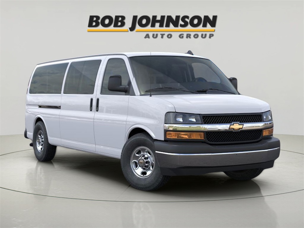 2025 Chevrolet Express Passenger LT's photo