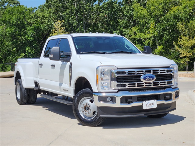 2023 Oxford White Ford Super Duty F-350 DRW XLT 4X4 Truck