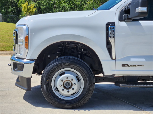 2023 Oxford White Ford Super Duty F-350 DRW XLT 4X4 Truck