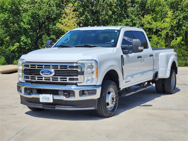 2023 Oxford White Ford Super Duty F-350 DRW XLT 4X4 Truck