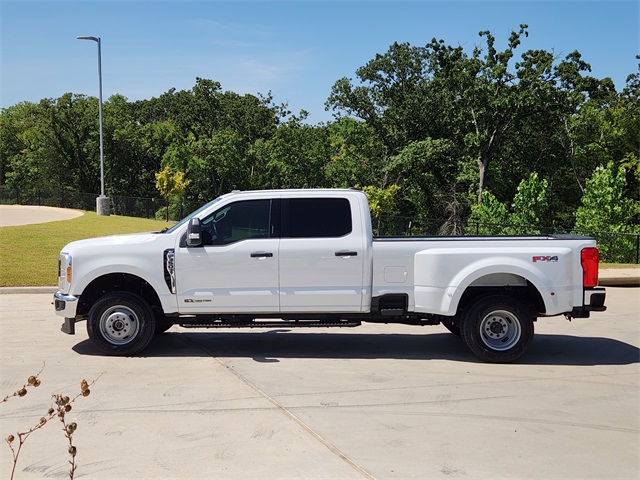 2023 Oxford White Ford Super Duty F-350 DRW XLT 4X4 Truck
