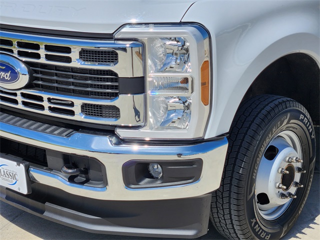 2023 Oxford White Ford Super Duty F-350 DRW XLT 4X4 Truck