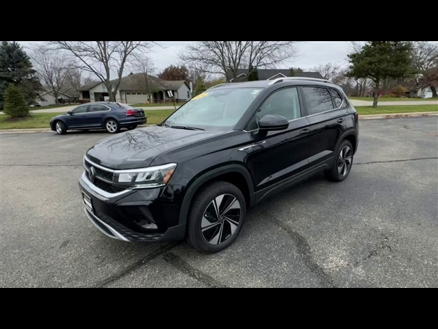 2024 Volkswagen Taos SE photo 2
