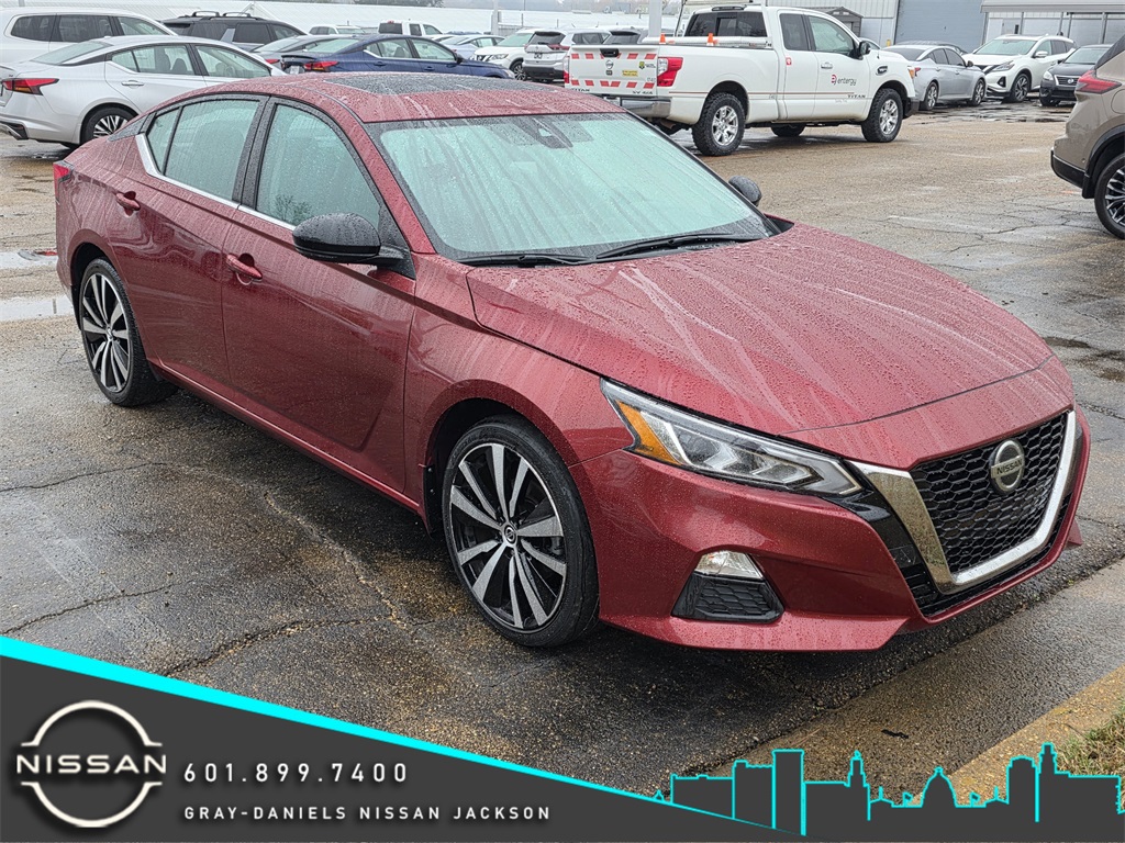 2021 Nissan Altima SR's photo
