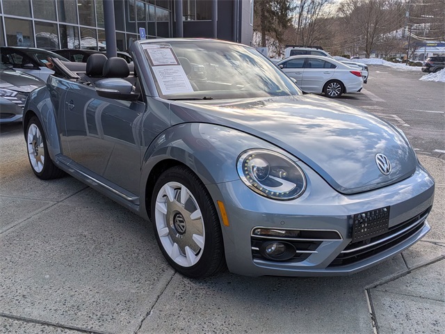 2019 Volkswagen Beetle SE's photo