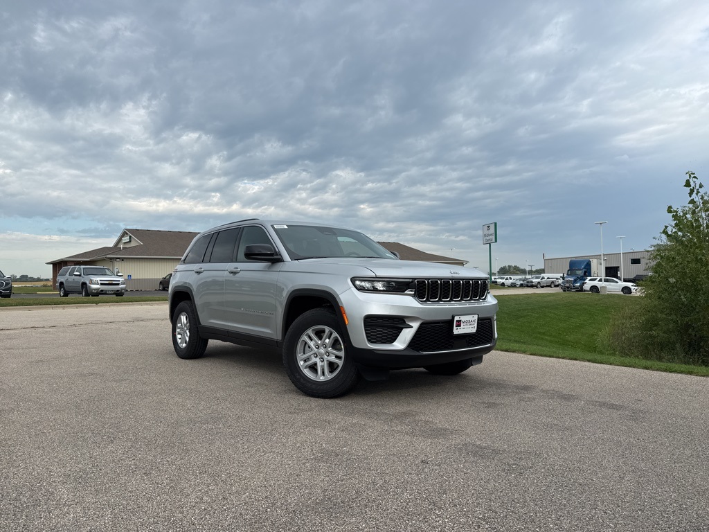 New 2025 Jeep Grand Cherokee Laredo SUVs