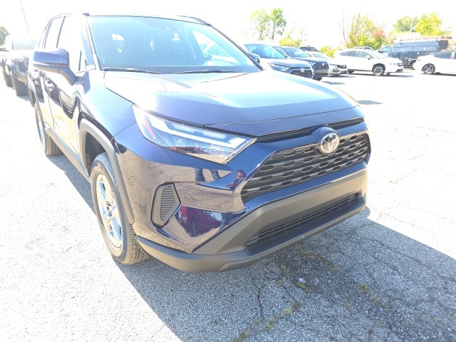 2025 Toyota RAV4 Hybrid XLE photo 2
