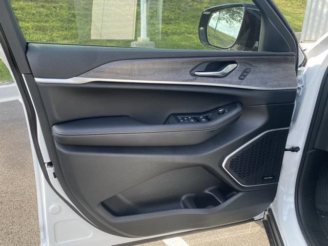 new 2024 Jeep Grand Cherokee car, priced at $56,037