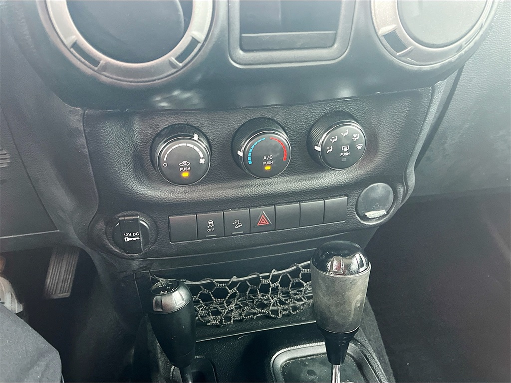 2013 Jeep Wrangler Unlimited Sport photo 13