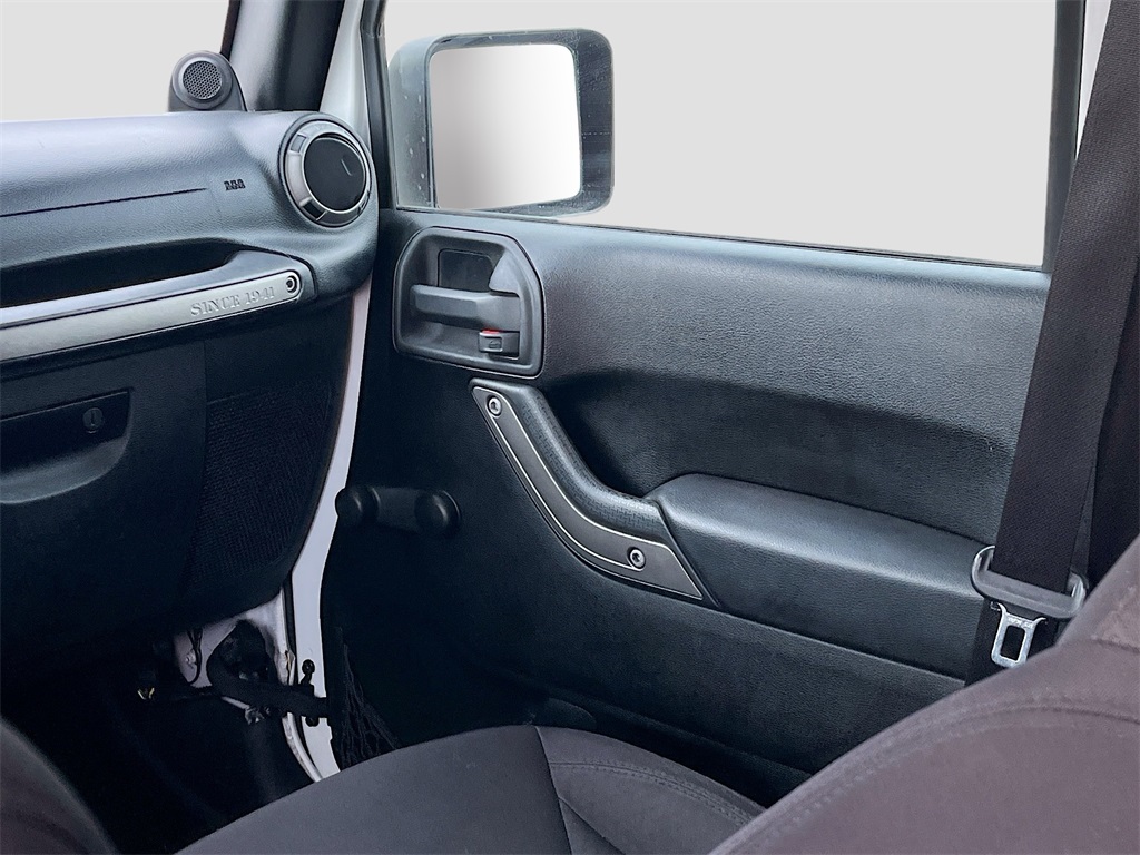 2013 Jeep Wrangler Unlimited Sport photo 19