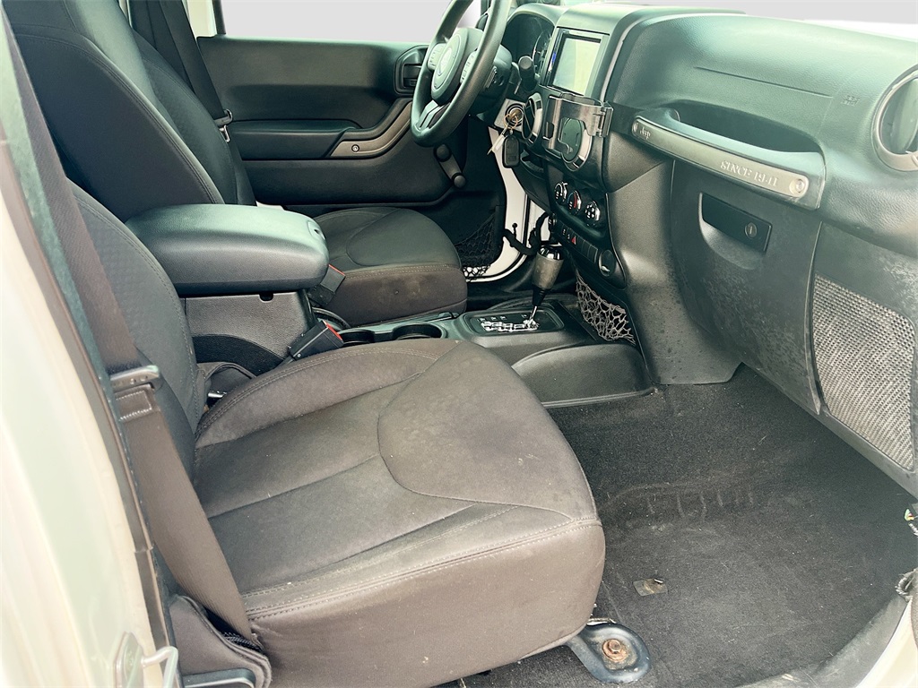 2013 Jeep Wrangler Unlimited Sport photo 22