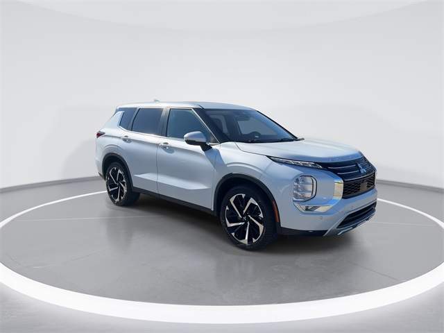 2023 Mitsubishi Outlander SE's photo