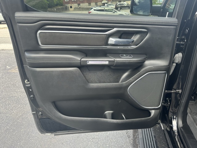 2023 Diamond Black Crystal Pearlcoat Ram 1500 Laramie 4X4 Truck