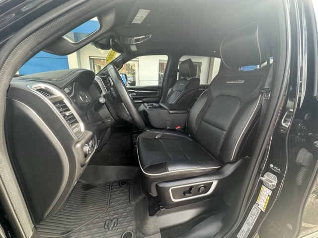 2023 Diamond Black Crystal Pearlcoat Ram 1500 Laramie 4X4 Truck