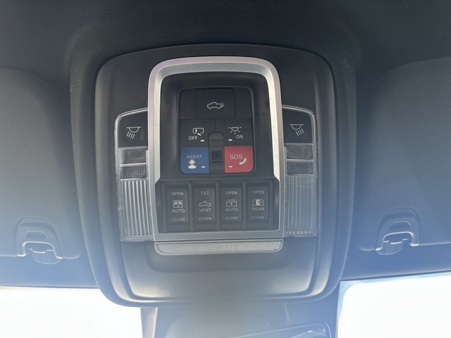 2023 Diamond Black Crystal Pearlcoat Ram 1500 Laramie 4X4 Truck