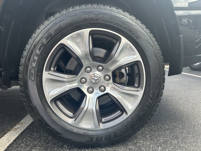 2023 Diamond Black Crystal Pearlcoat Ram 1500 Laramie 4X4 Truck