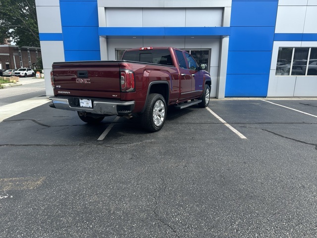2017 Gmc Sierra 1500 SLT photo 2