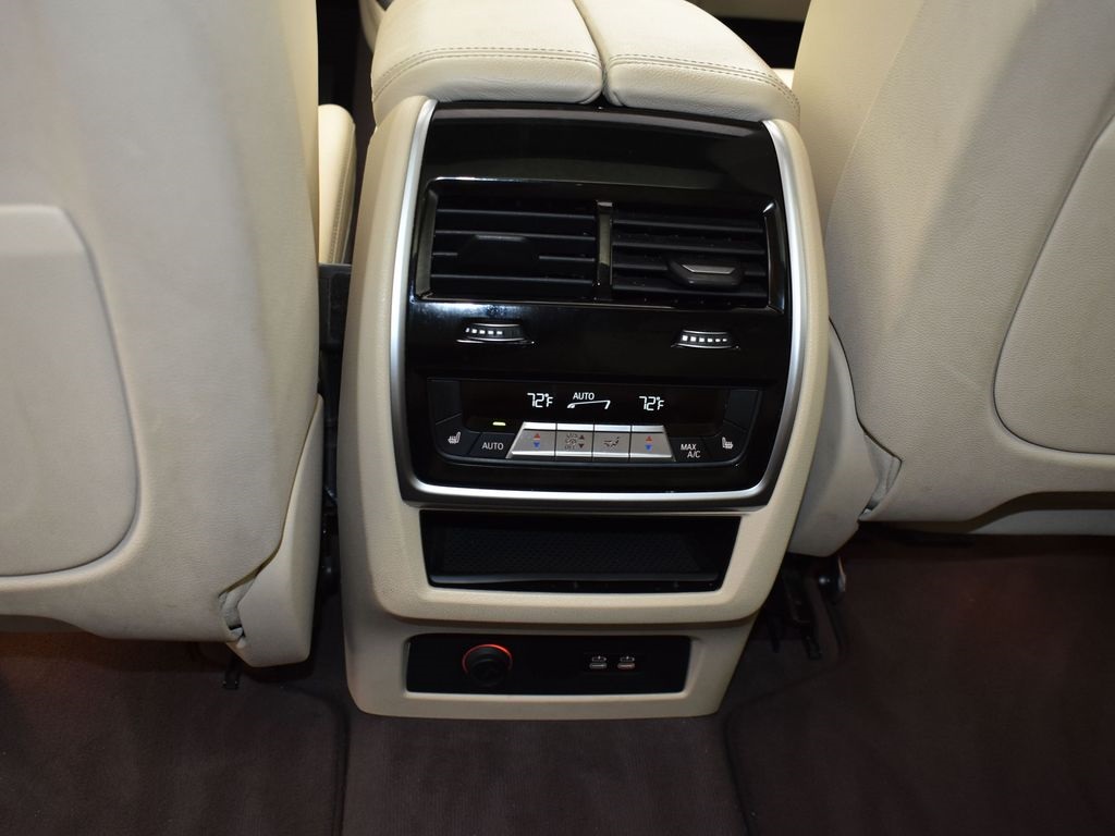 2019 Alpine White BMW X7 xDrive40i AWD SUV