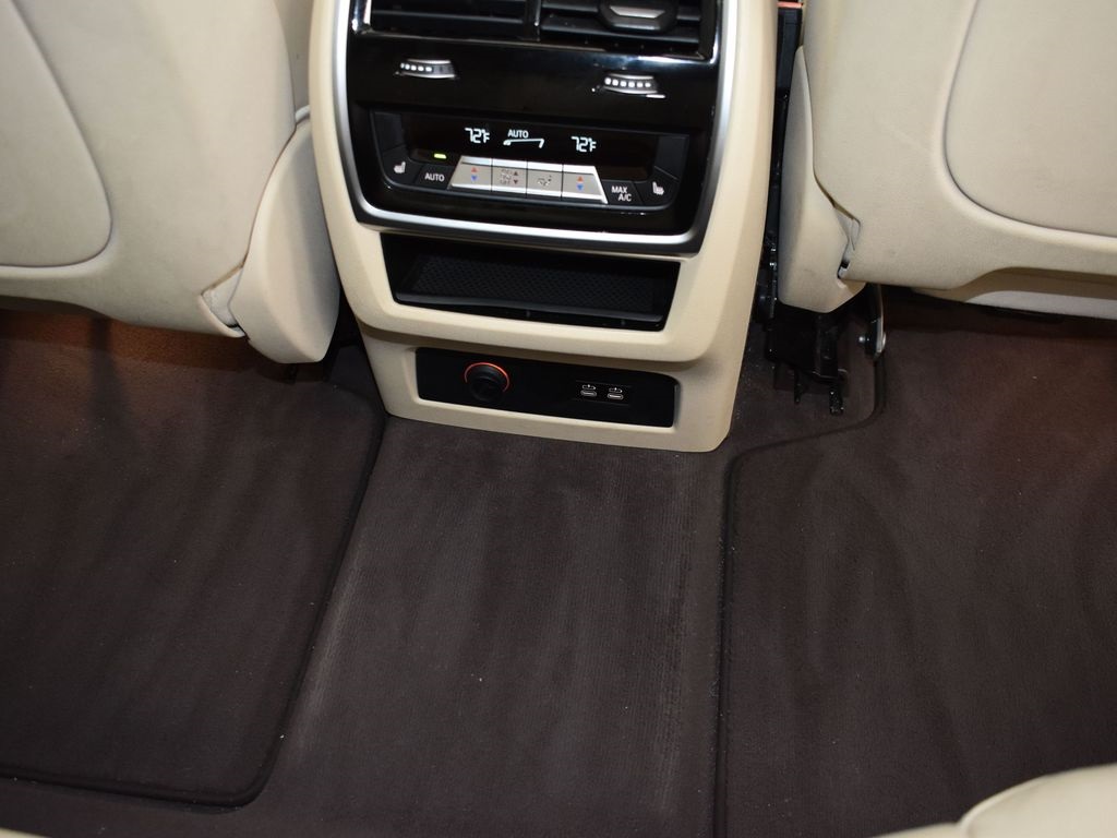 2019 Alpine White BMW X7 xDrive40i AWD SUV