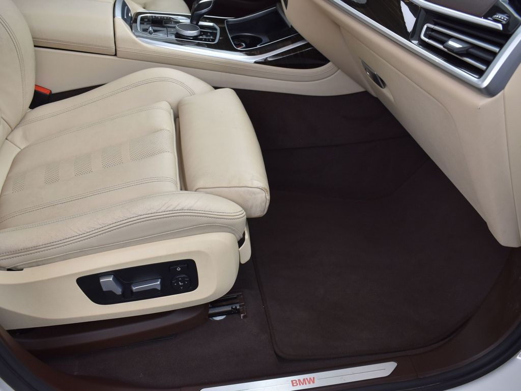 2019 Alpine White BMW X7 xDrive40i AWD SUV