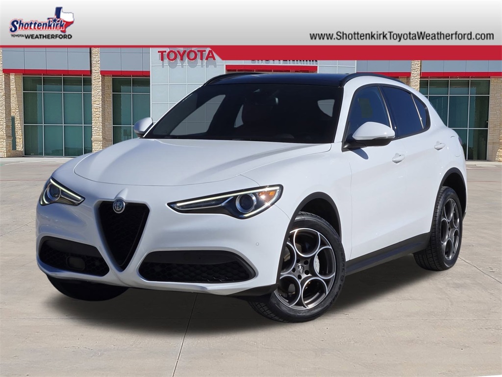 2022 Alfa Romeo Stelvio Base's photo