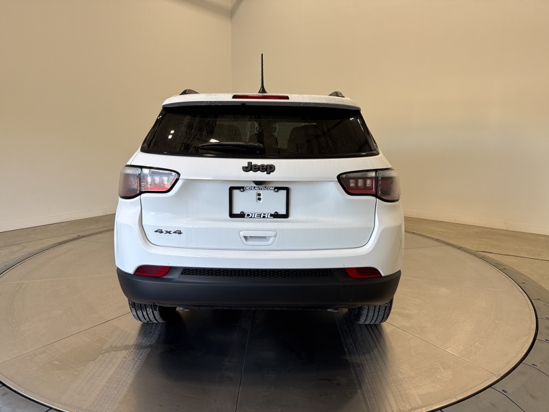 2026 Jeep Compass Latitude photo 2