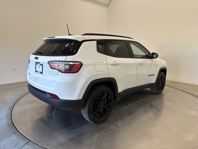 2026 Jeep Compass Latitude photo 3