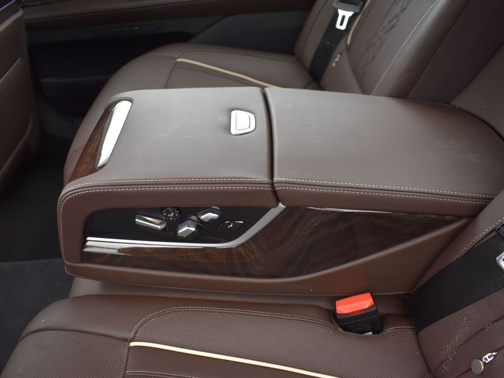 2022 Donington Gray Metallic BMW 7 Series 740i RWD Sedan