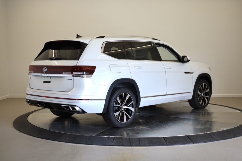 2026 Volkswagen Atlas SEL Premium R-Line photo 2