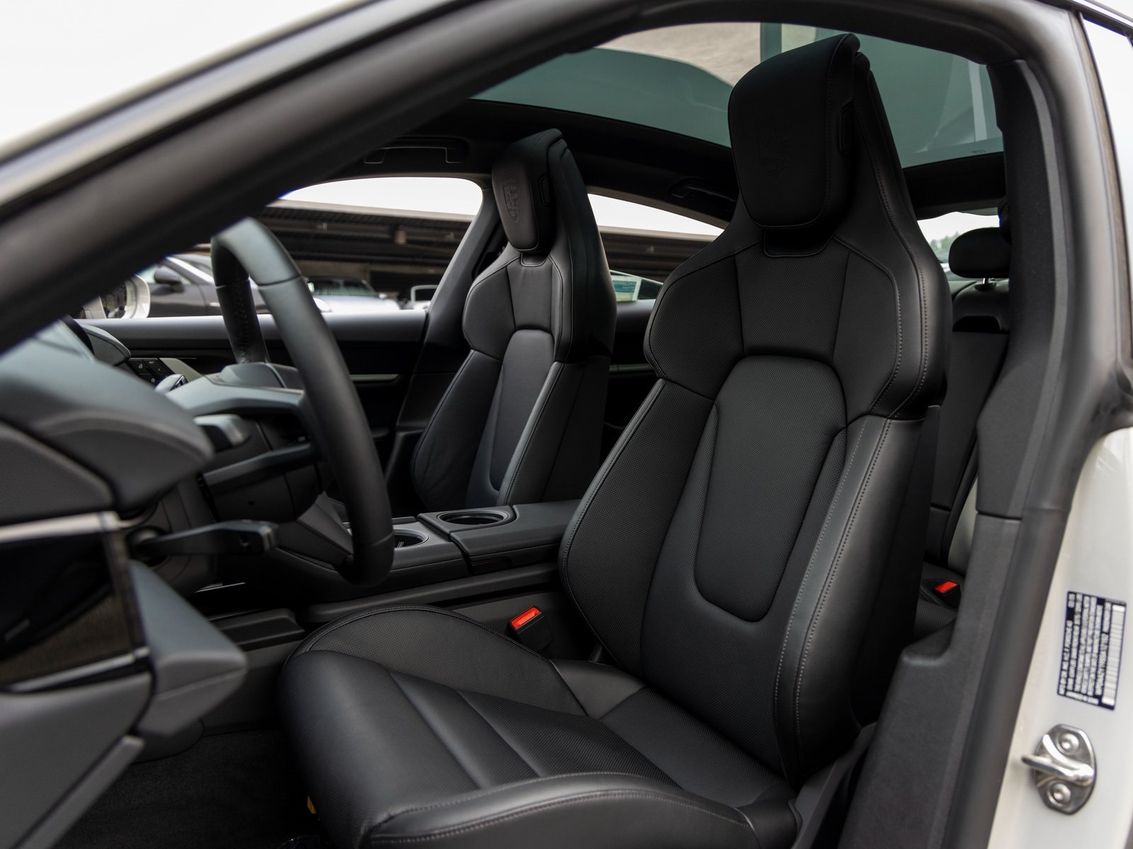 2025 Porsche Taycan 4 photo 3