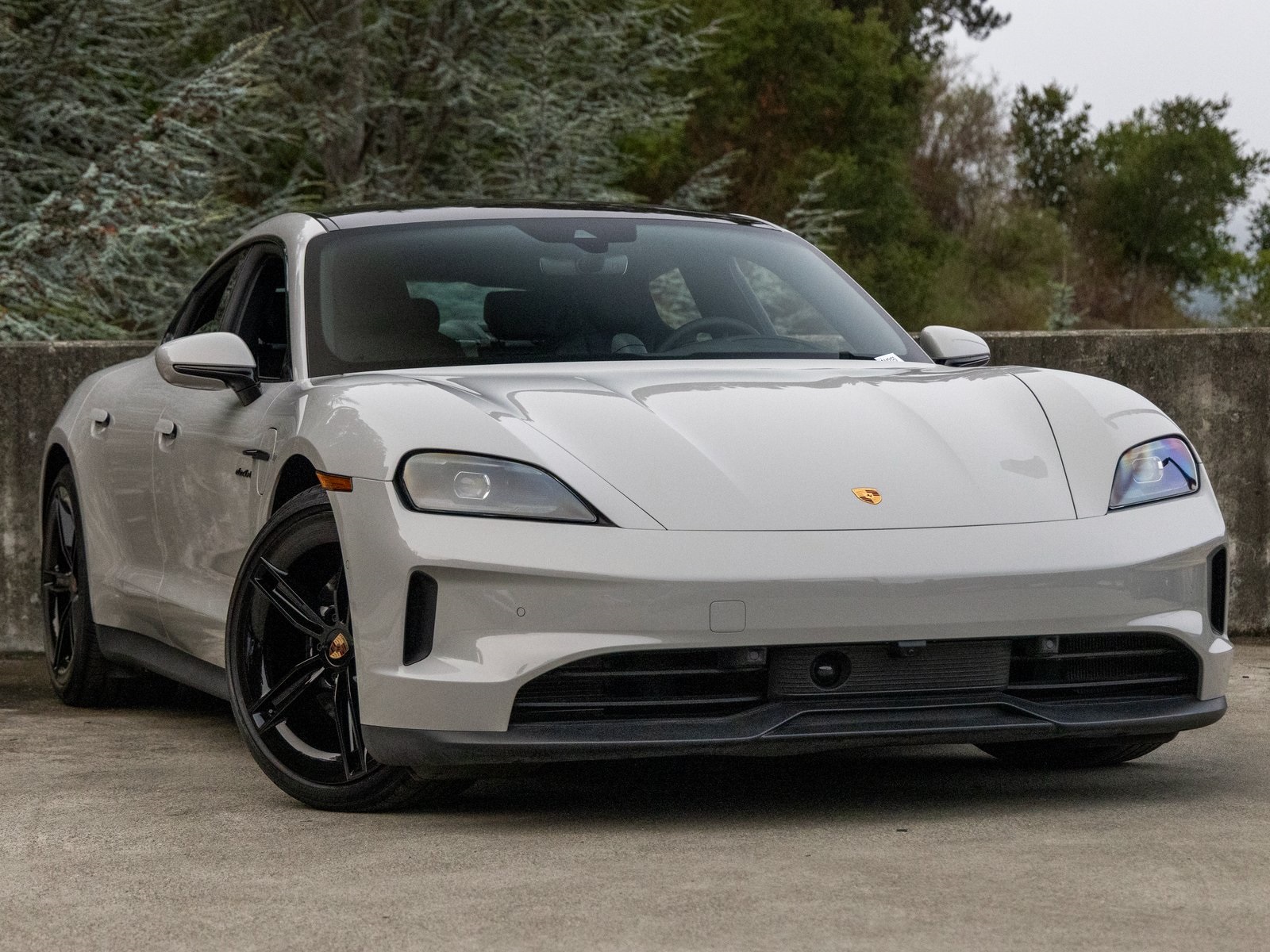 2025 Porsche Taycan 4 photo 4