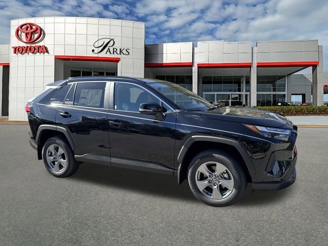 2025 Toyota RAV4 XLE's photo