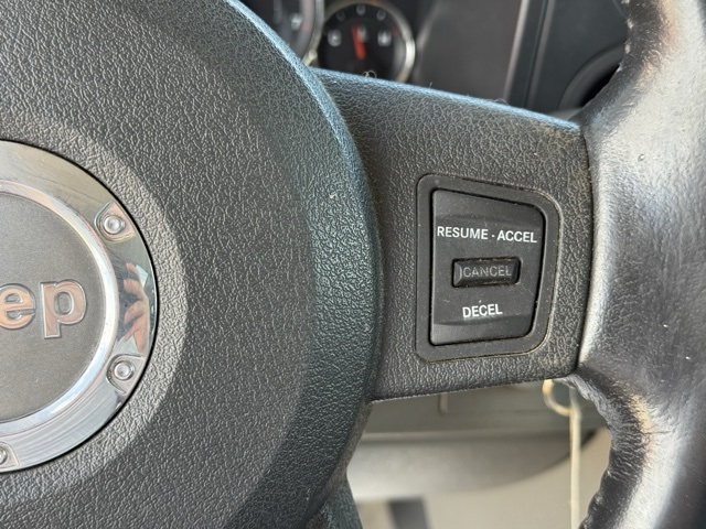 2006 Jeep Commander Base