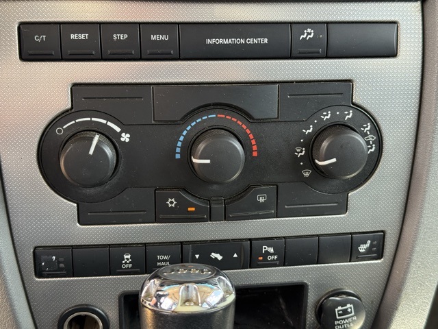 2006 Jeep Commander Base