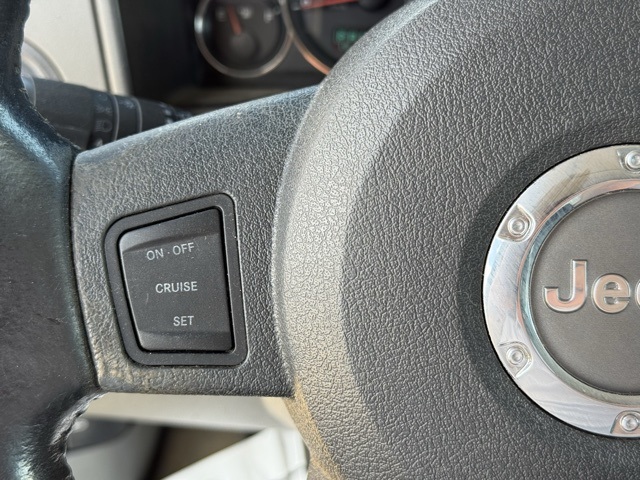 2006 Jeep Commander Base