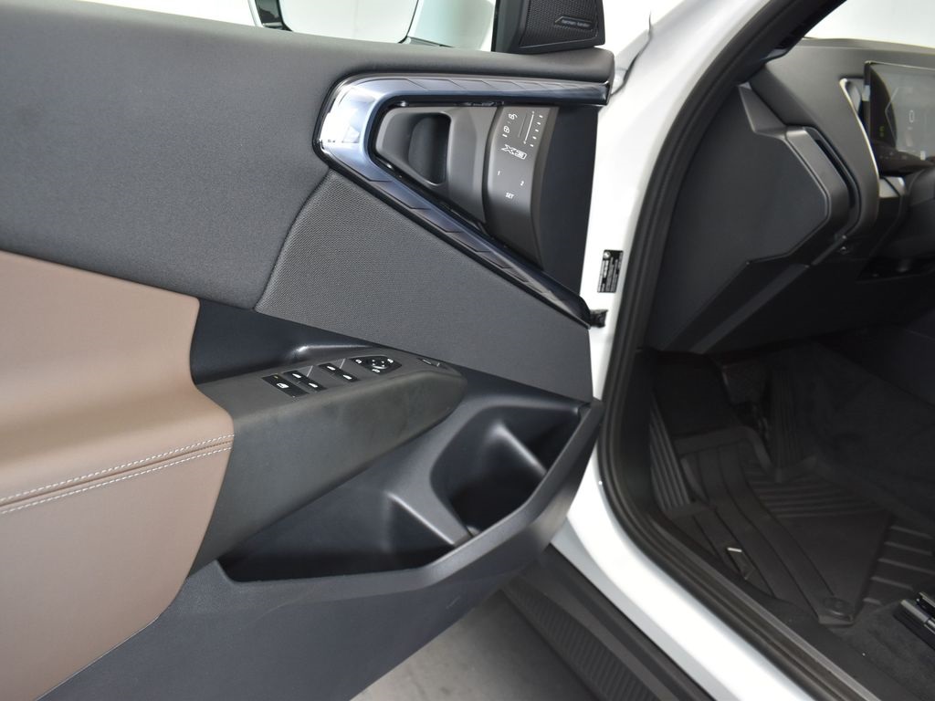 2025 Mineral White Metallic BMW X3 30 xDrive AWD SUV