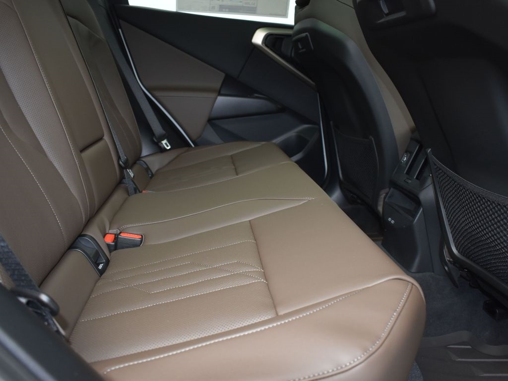 2025 Mineral White Metallic BMW X3 30 xDrive AWD SUV