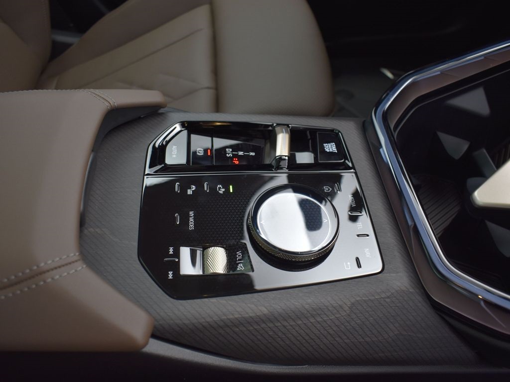 2025 Mineral White Metallic BMW X3 30 xDrive AWD SUV