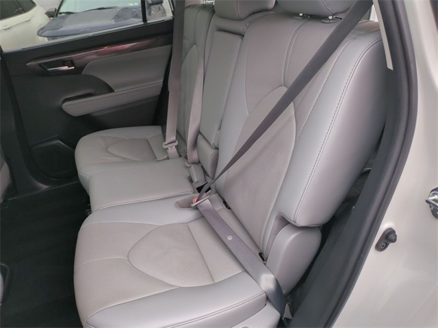 used 2021 Toyota Highlander car, priced at $34,811