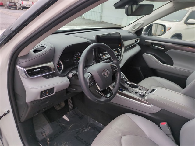used 2021 Toyota Highlander car, priced at $34,811