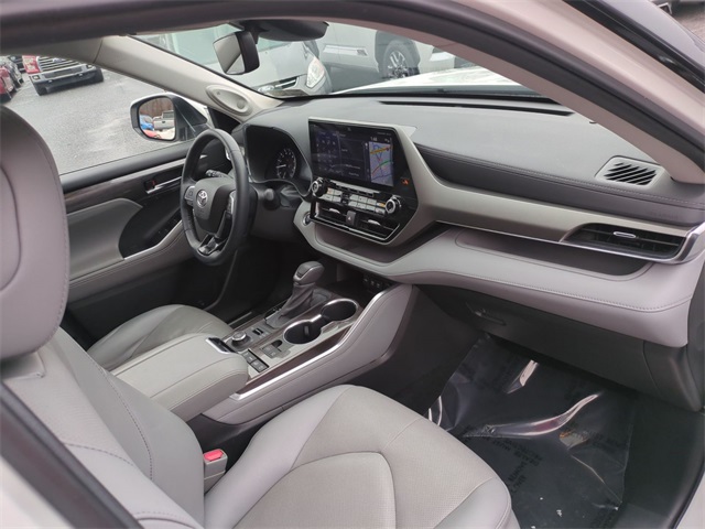 used 2021 Toyota Highlander car, priced at $34,811
