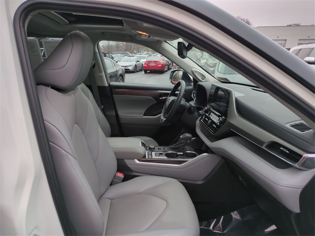 used 2021 Toyota Highlander car, priced at $34,811