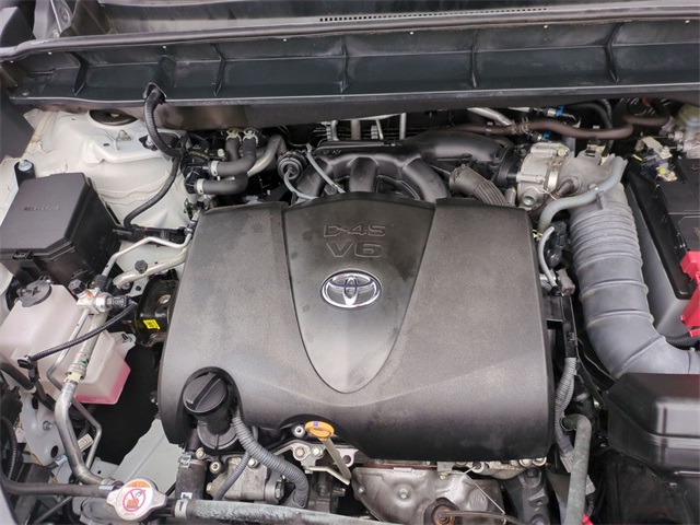 used 2021 Toyota Highlander car, priced at $34,811