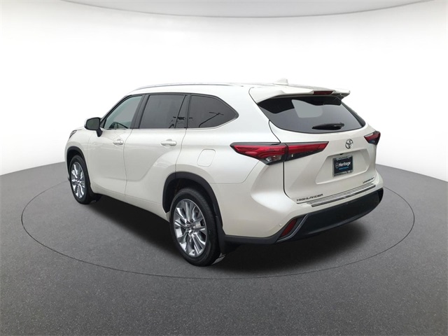used 2021 Toyota Highlander car, priced at $34,811