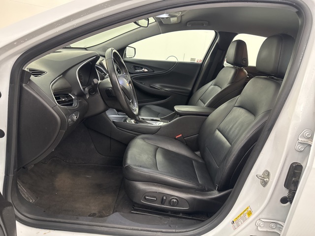 2017 Summit White Chevrolet Malibu LT FWD Sedan