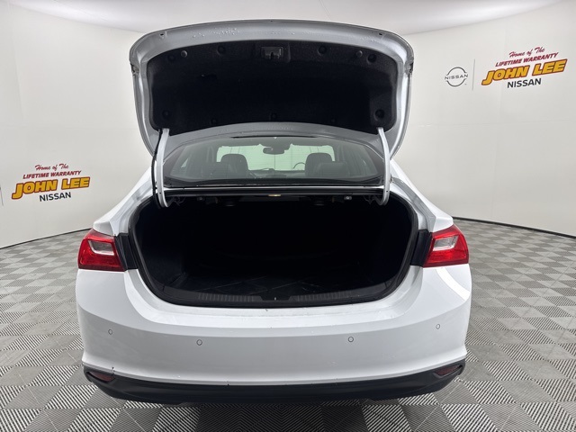 2017 Summit White Chevrolet Malibu LT FWD Sedan