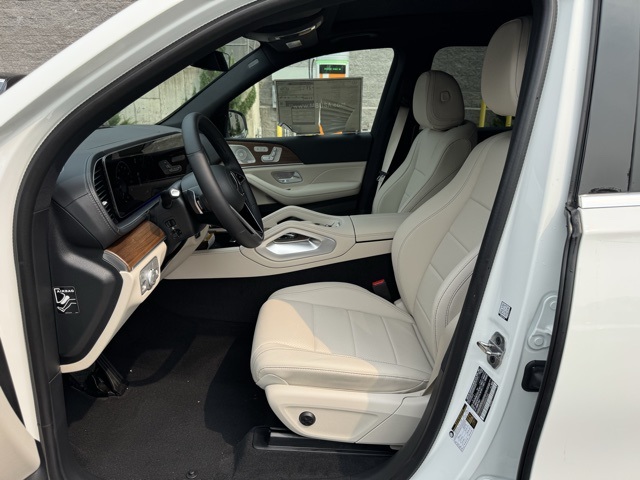 2025 Mercedes Benz GLS 450 4MATIC photo 12