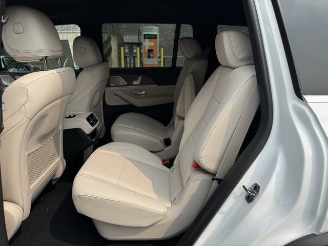 2025 Mercedes Benz GLS 450 4MATIC photo 13