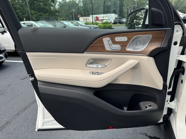 2025 Mercedes Benz GLS 450 4MATIC photo 19