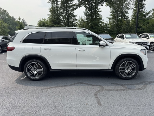 2025 Mercedes Benz GLS 450 4MATIC photo 2